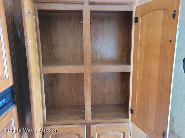 image for item NB9878 2010 Keystone Montana camper