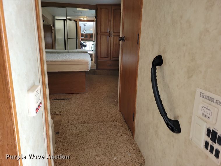 image for item NB9878 2010 Keystone Montana camper