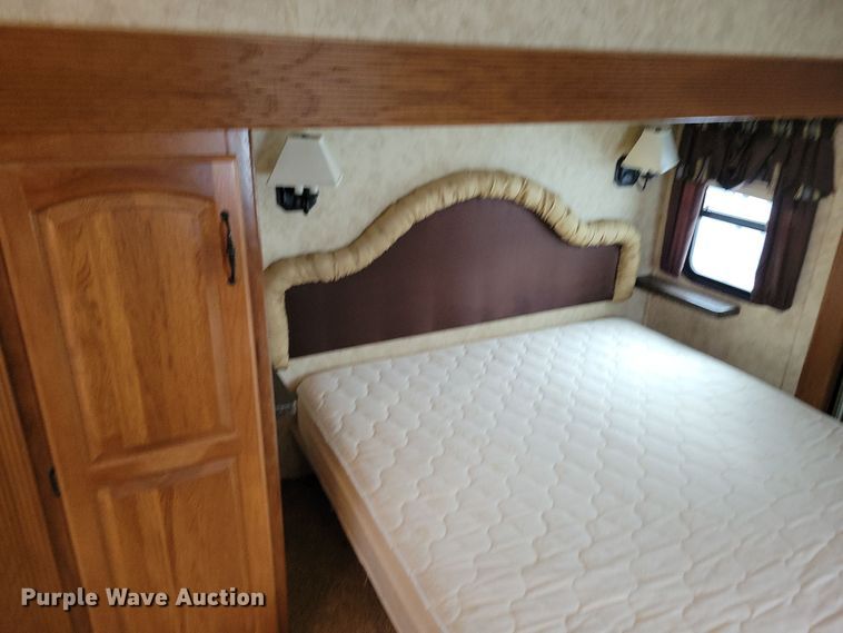 image for item NB9878 2010 Keystone Montana camper