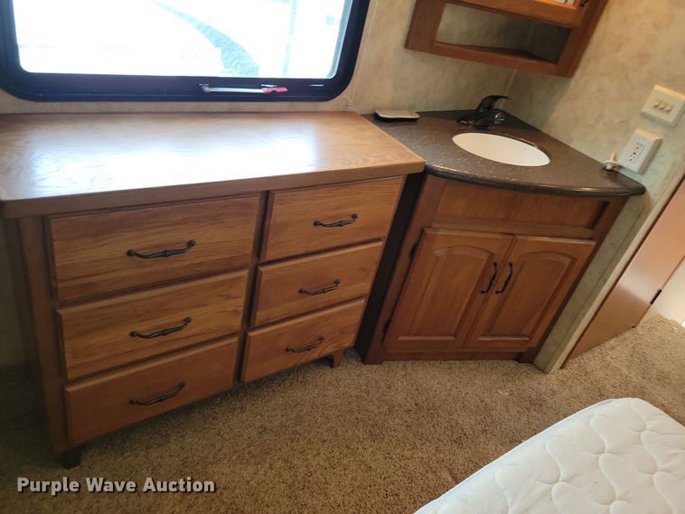 image for item NB9878 2010 Keystone Montana camper