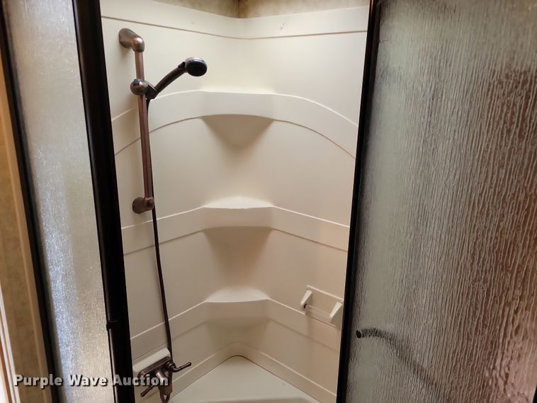 image for item NB9878 2010 Keystone Montana camper