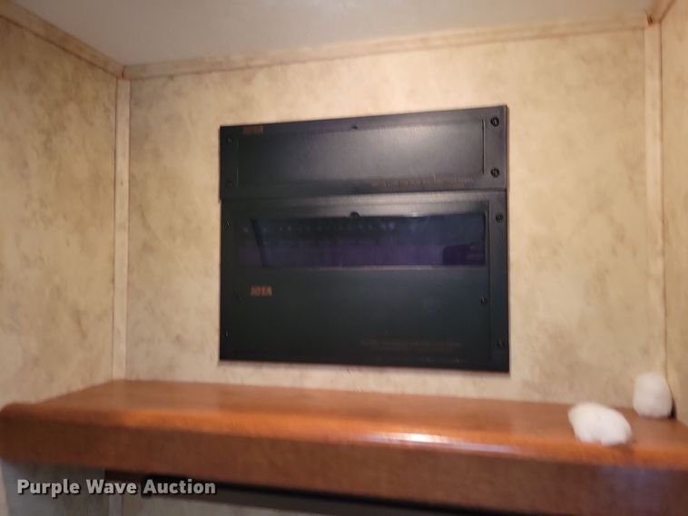 image for item NB9878 2010 Keystone Montana camper