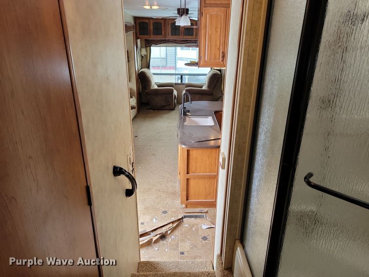 image for item NB9878 2010 Keystone Montana camper