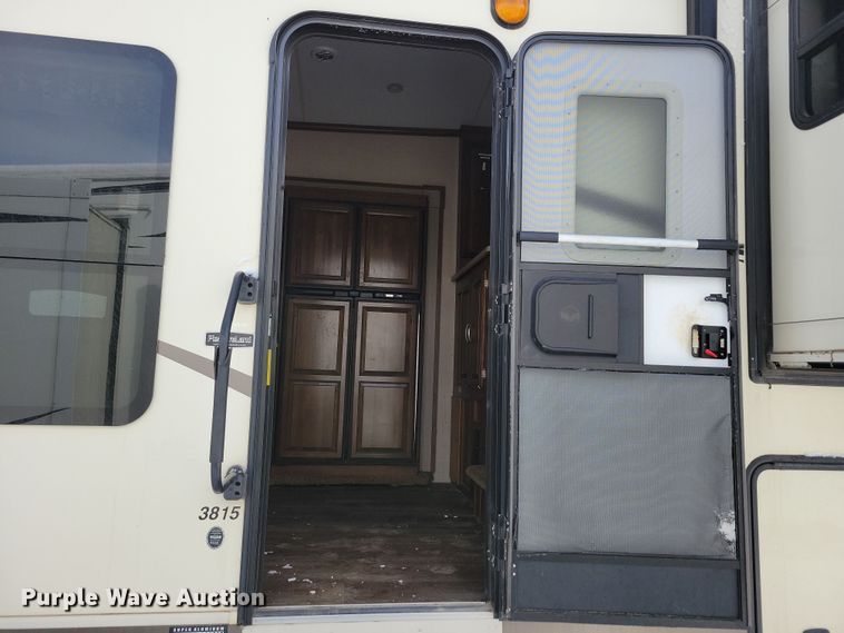 image for item NB9879 2016 Forest River Blue Ridge camper