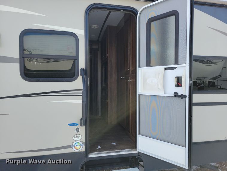 image for item NB9880 2017 Keystone Cougar camper