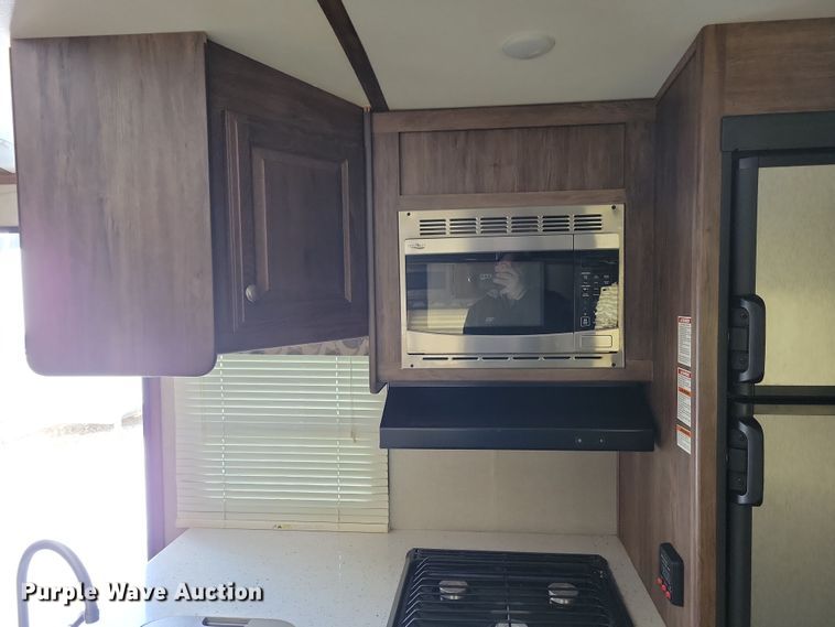 image for item NB9880 2017 Keystone Cougar camper