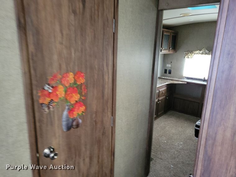 image for item NB9880 2017 Keystone Cougar camper