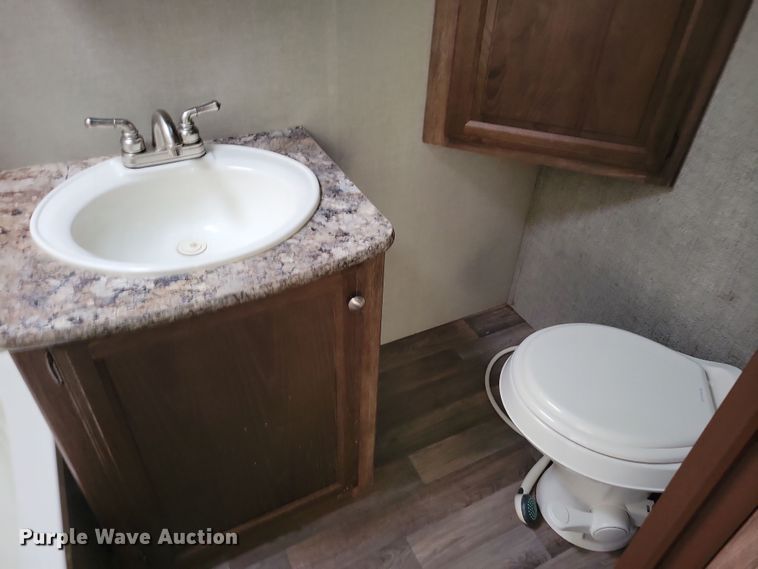 image for item NB9880 2017 Keystone Cougar camper