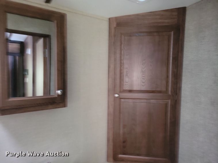 image for item NB9880 2017 Keystone Cougar camper