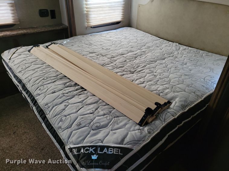 image for item NB9880 2017 Keystone Cougar camper