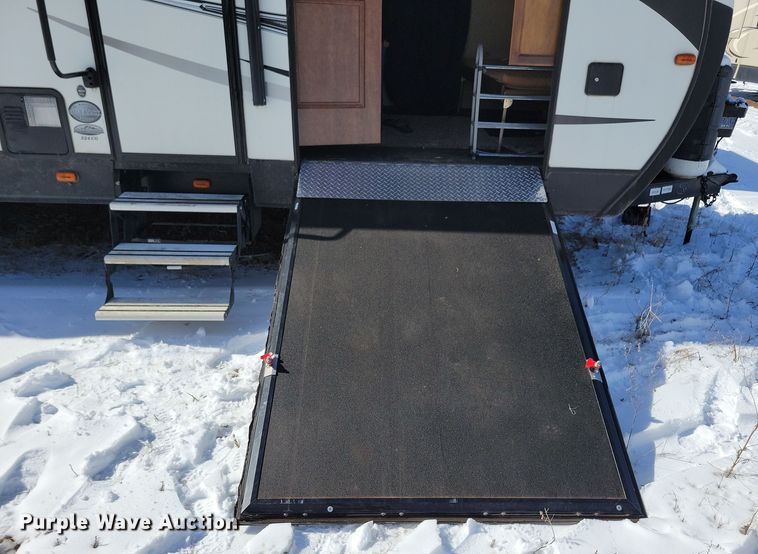 image for item NB9883 2017 Keystone Outback camper