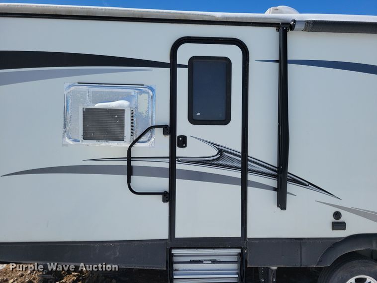 image for item NB9883 2017 Keystone Outback camper