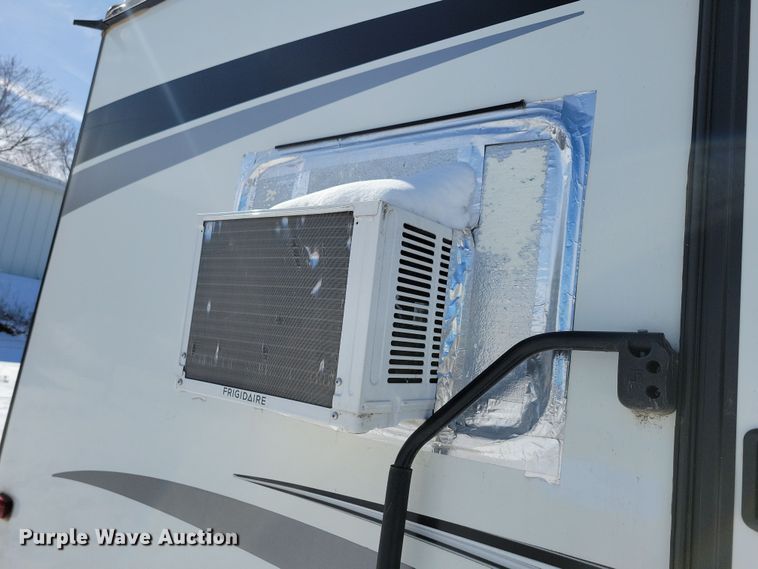 image for item NB9883 2017 Keystone Outback camper