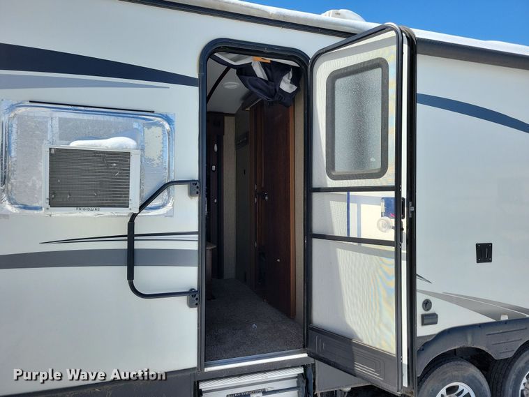 image for item NB9883 2017 Keystone Outback camper