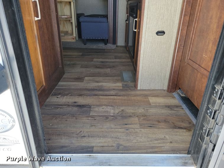 image for item NB9883 2017 Keystone Outback camper