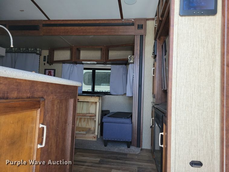 image for item NB9883 2017 Keystone Outback camper