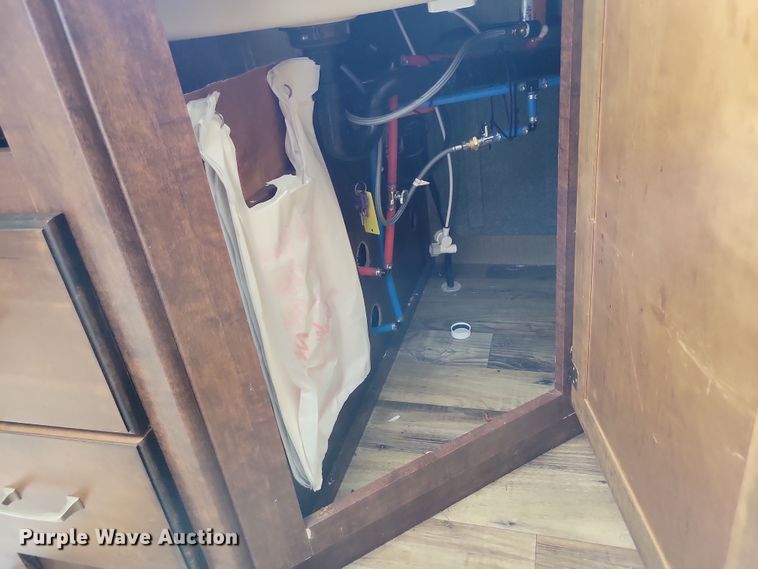 image for item NB9883 2017 Keystone Outback camper