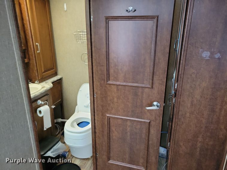 image for item NB9883 2017 Keystone Outback camper