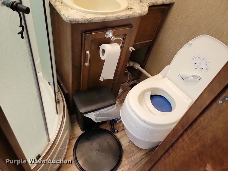 image for item NB9883 2017 Keystone Outback camper