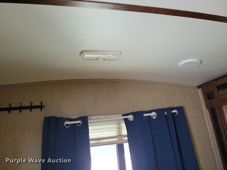 image for item NB9883 2017 Keystone Outback camper