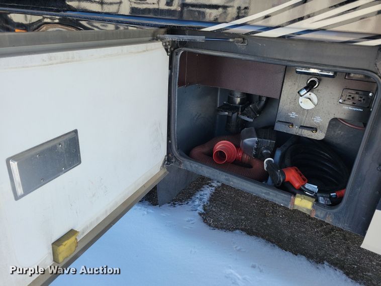 image for item NB9888 2010 Fleetwood Terra RV