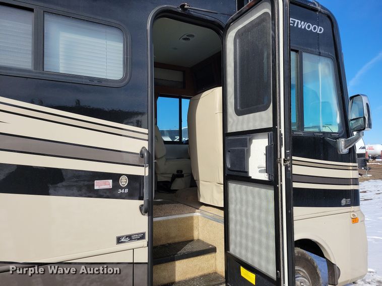 image for item NB9888 2010 Fleetwood Terra RV