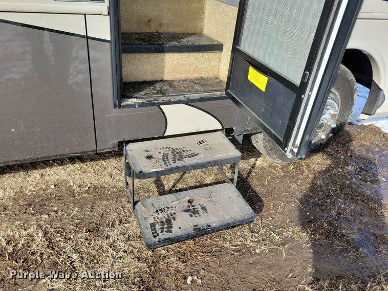 image for item NB9888 2010 Fleetwood Terra RV