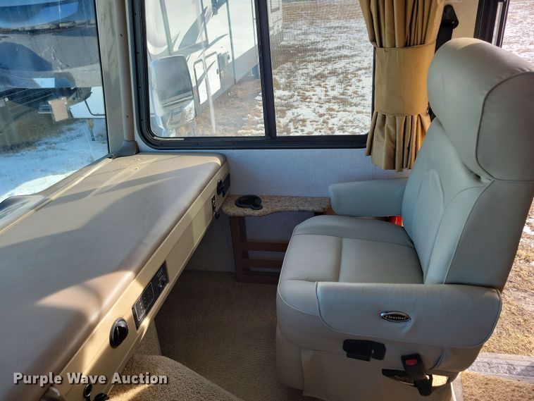 image for item NB9888 2010 Fleetwood Terra RV