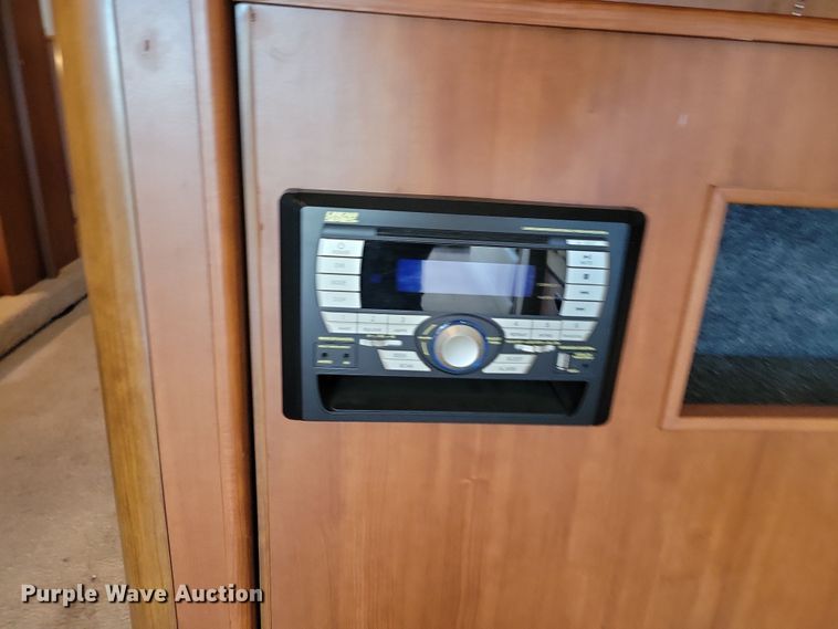 image for item NB9888 2010 Fleetwood Terra RV