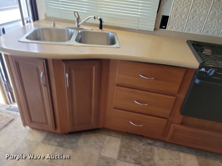 image for item NB9888 2010 Fleetwood Terra RV