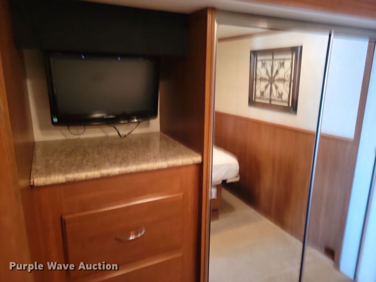 image for item NB9888 2010 Fleetwood Terra RV