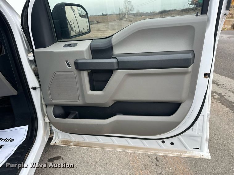 image for item NG9300 2019 Ford F150 SuperCrew pickup truck