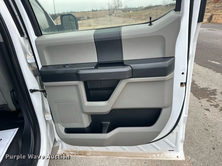 image for item NG9300 2019 Ford F150 SuperCrew pickup truck