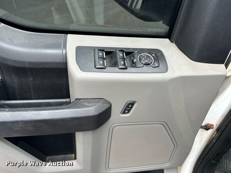 image for item NG9918 2017 Ford  F150 SuperCrew pickup truck