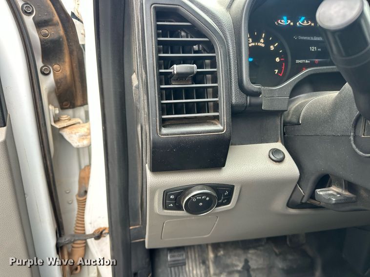 image for item NG9918 2017 Ford  F150 SuperCrew pickup truck