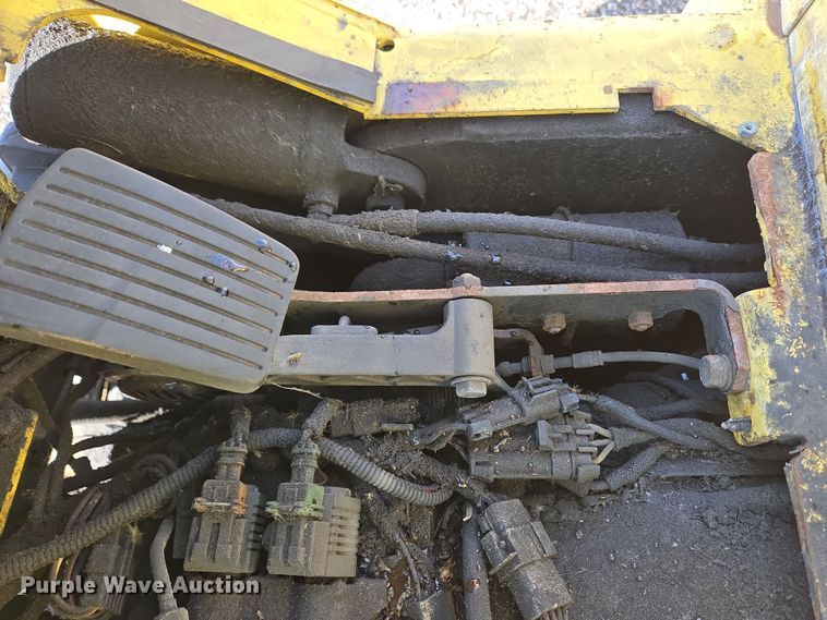 image for item YA0382 2006 Hyster S40XM forklift