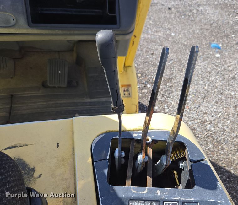 image for item YA0382 2006 Hyster S40XM forklift