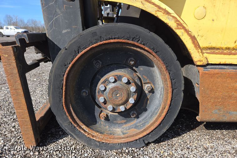 image for item YA0382 2006 Hyster S40XM forklift