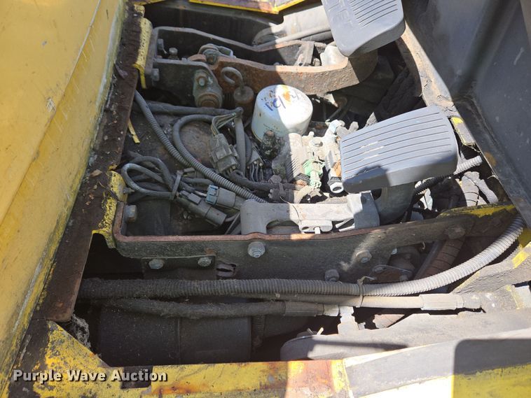 image for item YA0383 2006 Hyster S40XM forklift