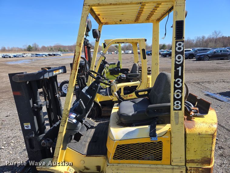 image for item YA0383 2006 Hyster S40XM forklift
