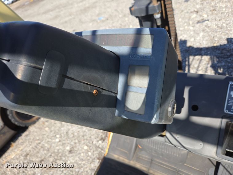 image for item YA0383 2006 Hyster S40XM forklift