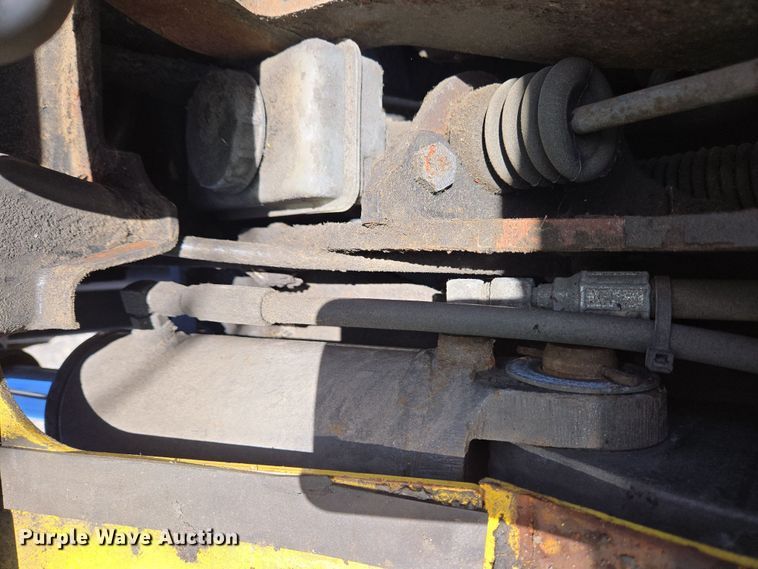 image for item YA0383 2006 Hyster S40XM forklift