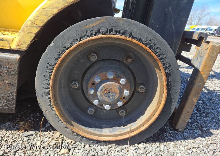 image for item YA0383 2006 Hyster S40XM forklift