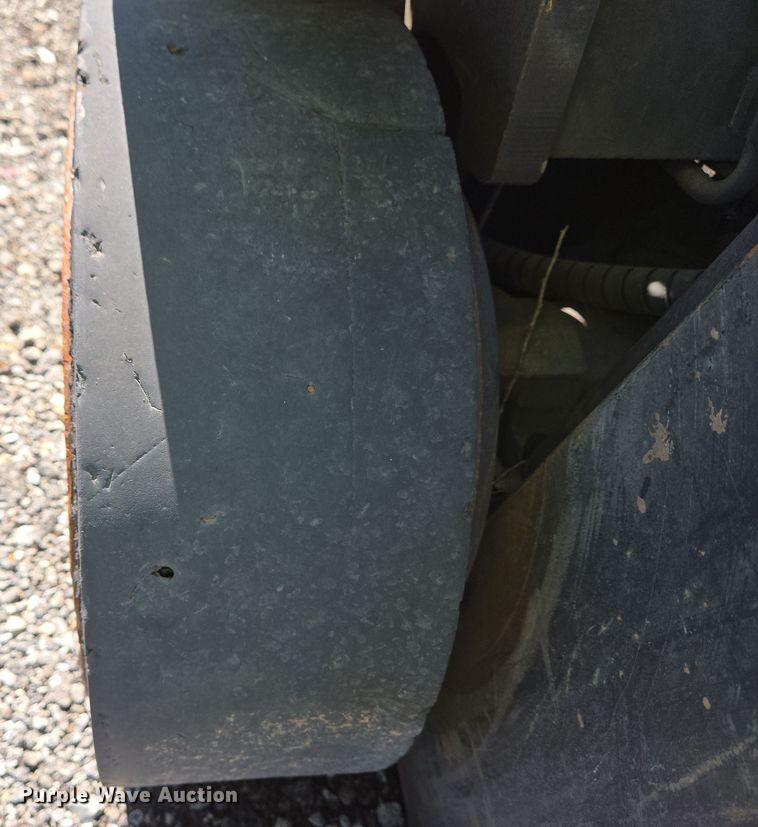 image for item YA0383 2006 Hyster S40XM forklift