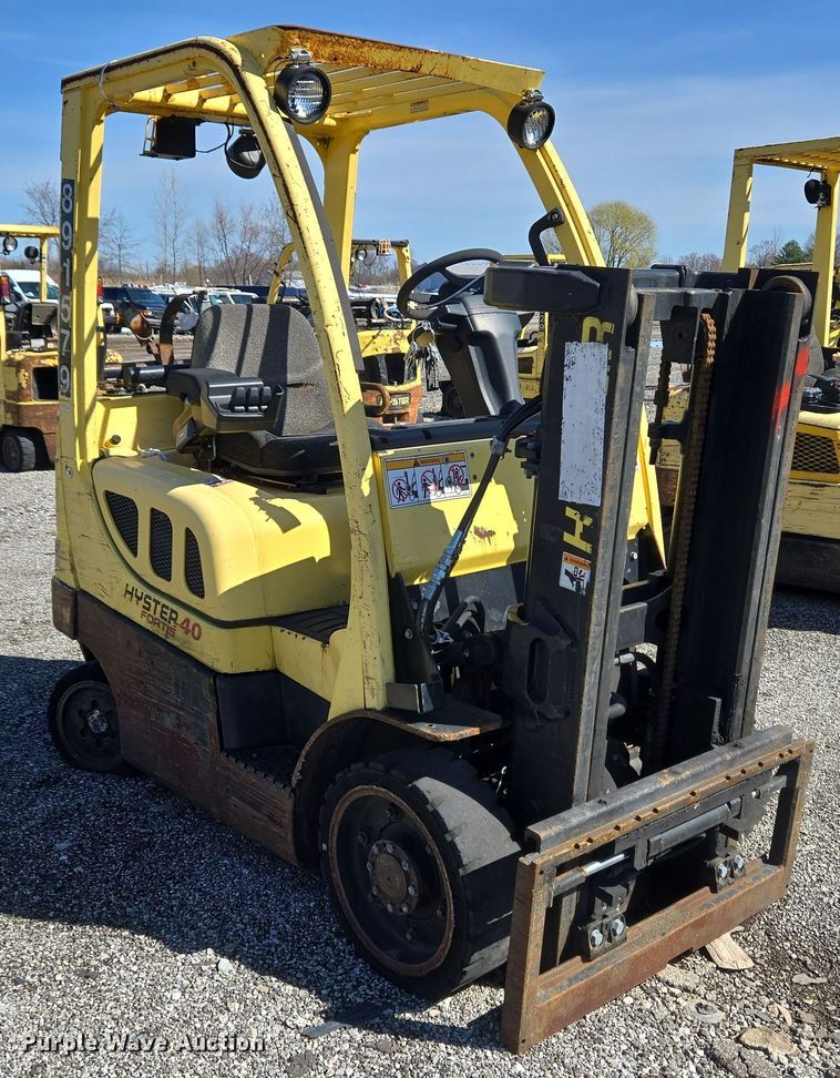 image for item YA0386 Hyster S40FT forklift
