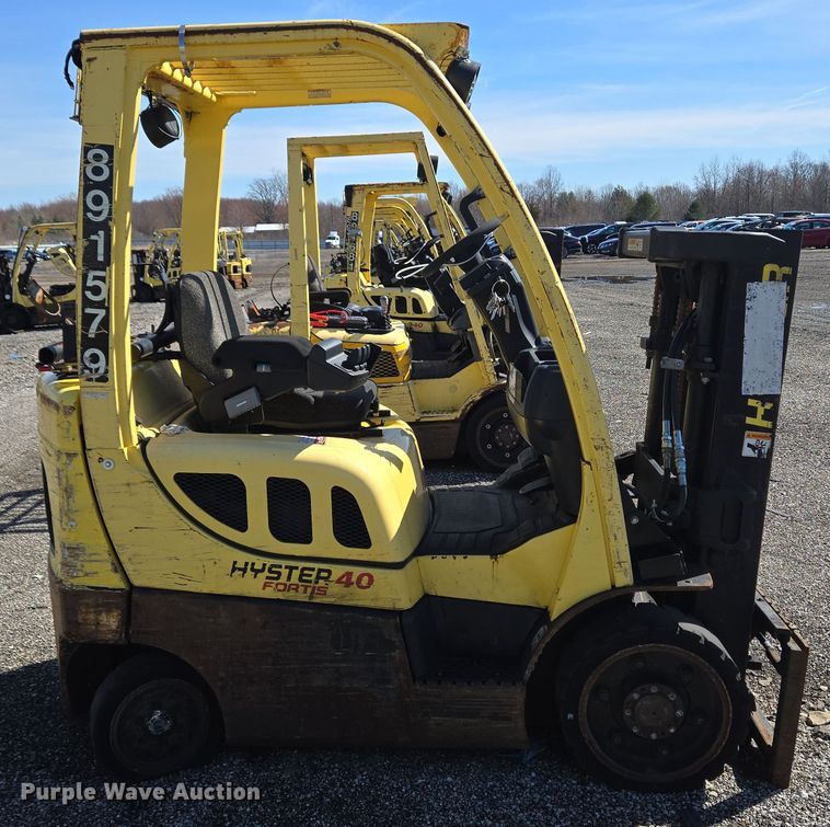 image for item YA0386 Hyster S40FT forklift
