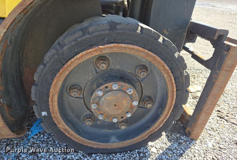 image for item YA0386 Hyster S40FT forklift