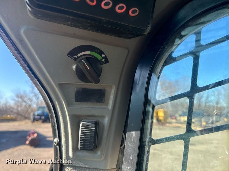 image for item DE2129 2015 Caterpillar 289D tracked skid steer loader