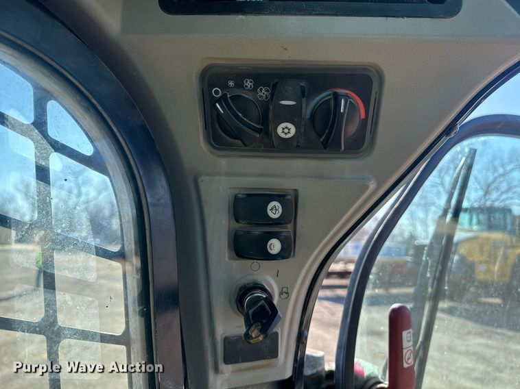 image for item DE2129 2015 Caterpillar 289D tracked skid steer loader