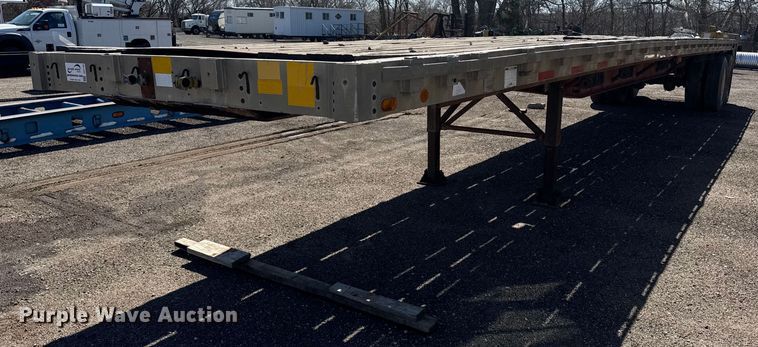 image for item DE2132 1989 Wilson CF-900 flatbed trailer